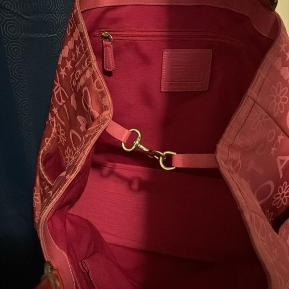 Coach Pink poppy Shoulder Bag 2010 GUC 12”x15” - Picture 6 of 17